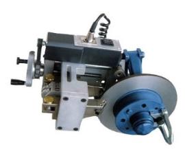 Mašina za obradu diskova direktno na vozilu TD302, precizan sistem montaže, eliminacija vibracija, kompaktne dimenzije i automatsko pomeranje u oba smera COMEC